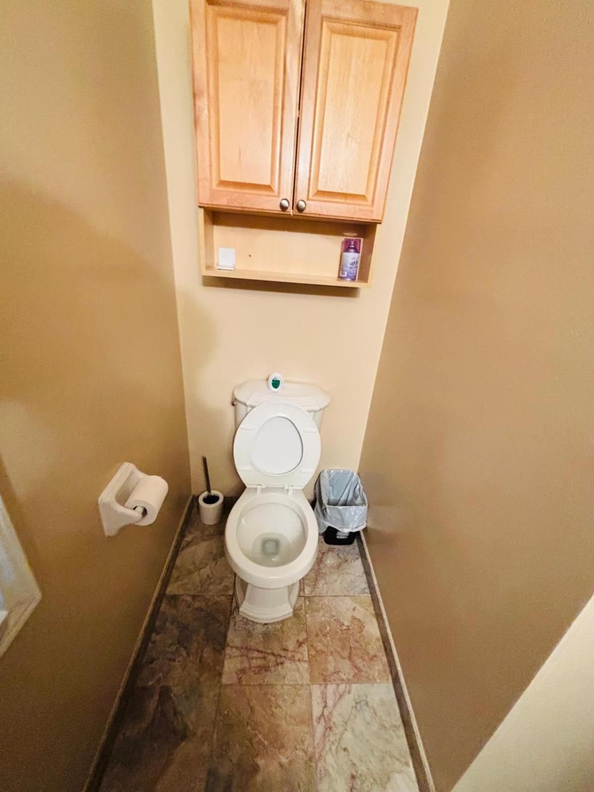 Square One Mississauga Suite- Attached Bathroom, Walking Transit & Plaza Экстерьер фото